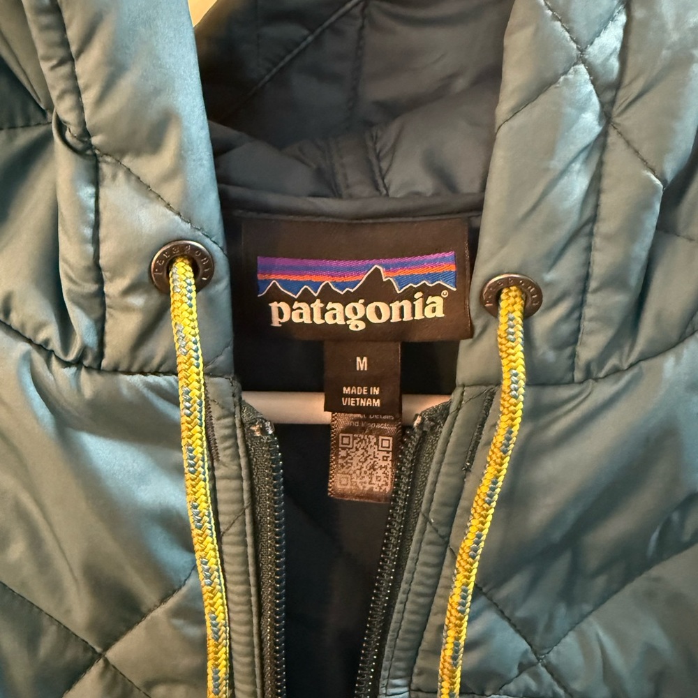 Patagonia Men's Diamond Quilted Bomber Hoody - Picture 3 of 4